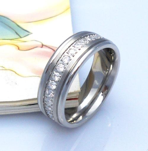供应引领不锈钢首饰潮流的情侣戒指 高档镶施华洛世奇戒指