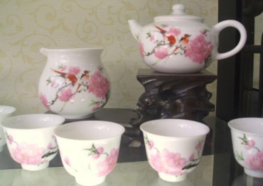 供应定做过年春节瓷器陶瓷礼品茶具餐具赠品加工订制订购陶瓷花瓶茶杯鱼缸