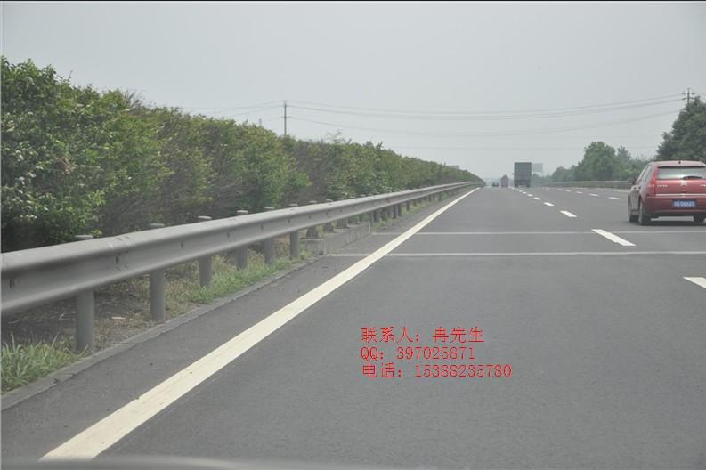 供应四川成都重庆高速公路护栏网高速公路防护网生产商