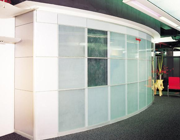 供应玻璃弧形墙的高隔间效果