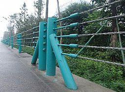 镀锌钢丝绳护栏网型号、镀锌钢丝绳护栏网参数、镀锌钢丝护栏性能