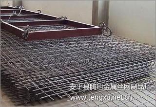 供应河北衡水黑铁丝网片生产基地：电焊网片钢筋网片-中国丝网之乡