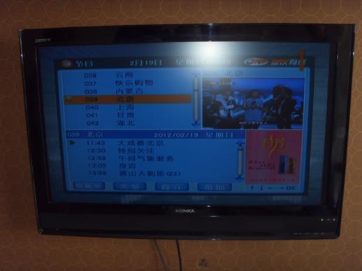 重庆九龙坡区平板电视机维修安装移机电话，重庆长虹康佳海信三星电视安装