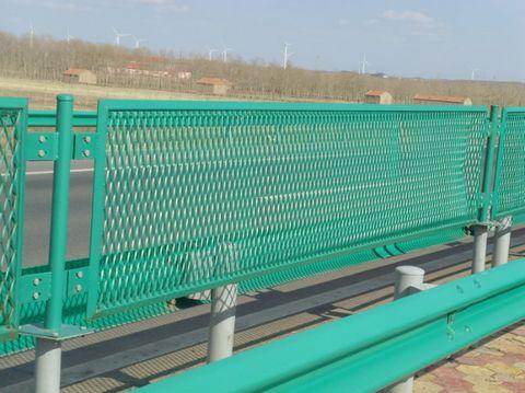 供应钢板网护栏网生产厂家、钢板网护栏网优质材质、钢板网护栏网施工