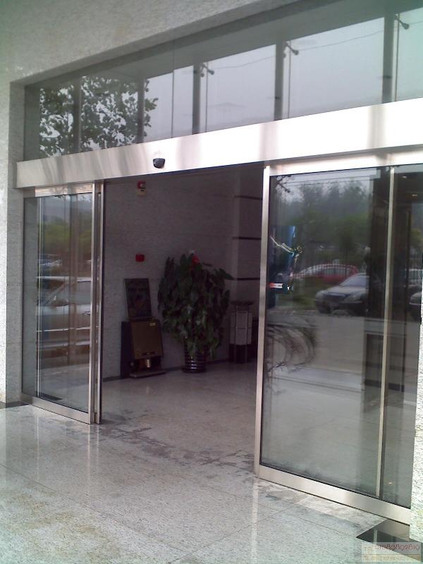 供应西城区玻璃门安装换钢化玻璃