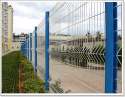 华东五金网业制造有限公司专业生产各种护栏网隔离栅场地围网