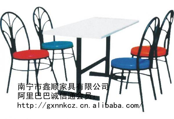 广西南宁玻璃钢餐桌椅