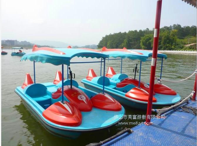 玻璃钢脚踏船公园2人水战船脚踏船