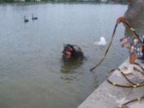 供应郑州中潜水下清淤  维修 切割 探摸 摄像照相 沉船 汽车 桩锤 水下物品打捞图片