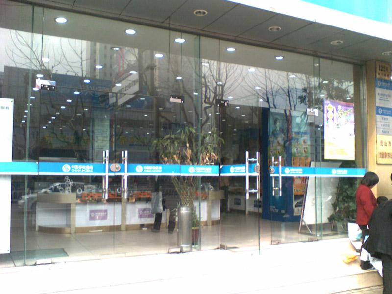 供应北京维修亦庄地簧玻璃门大兴安装玻璃隔断厂家图片