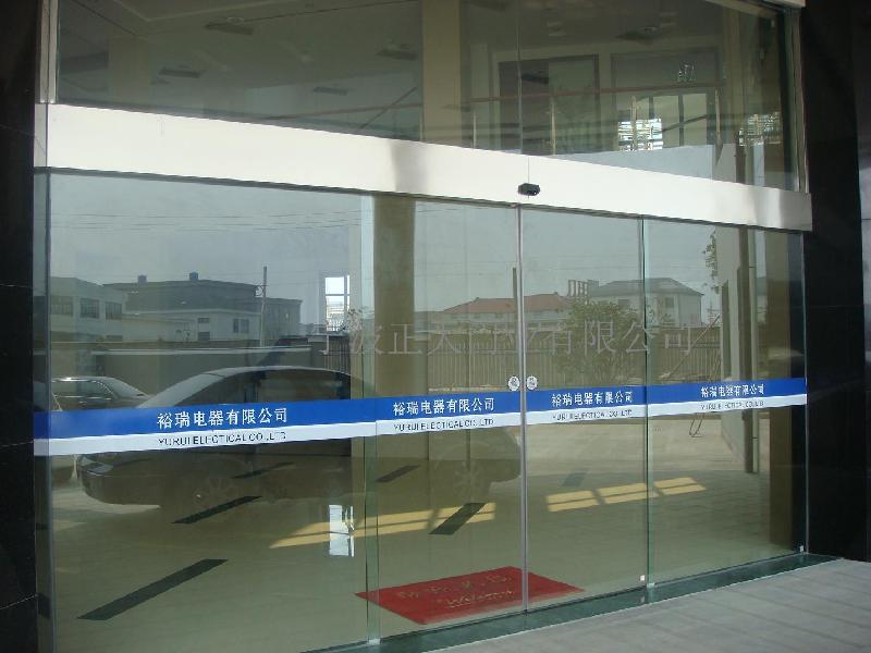 维修亦庄地簧门供应北京维修亦庄地簧玻璃门大兴安装玻璃隔断厂家