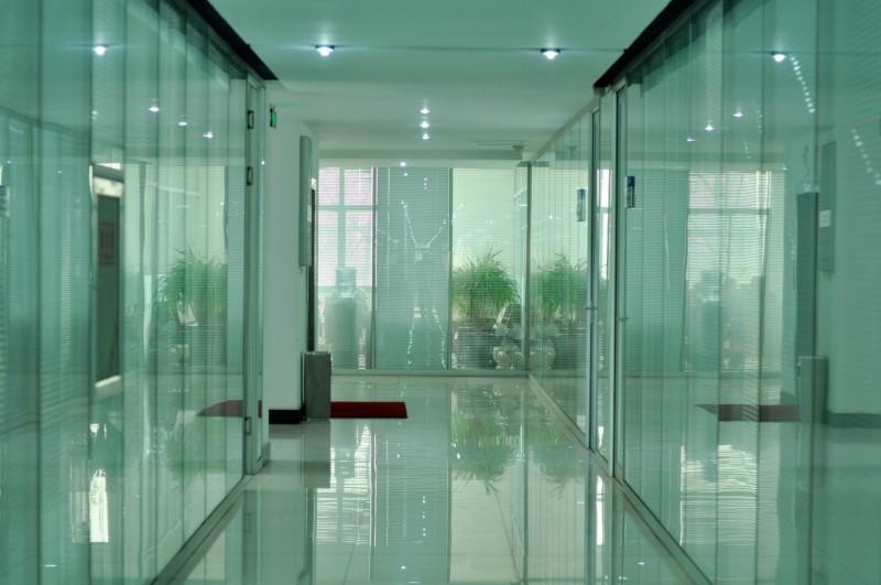 供应青岛亮科玻璃隔断特征上海高隔间厂家办公隔断墙