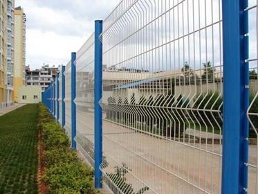 供应护栏网 用于高速公路、铁路、机场、草场边界的隔离防护等。