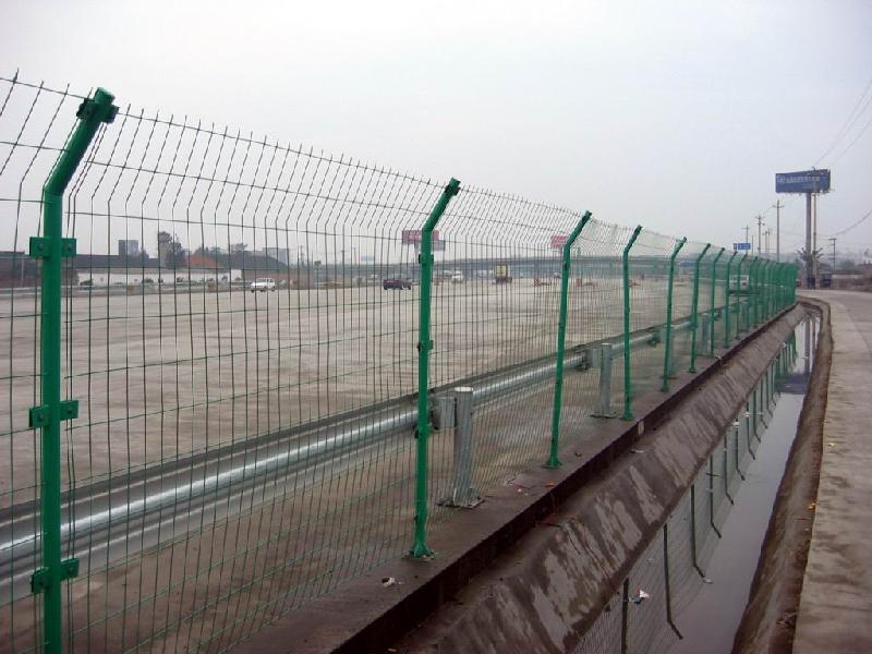 供应公路护栏网公路围栏网公路防护网铁路护栏网铁丝网护栏