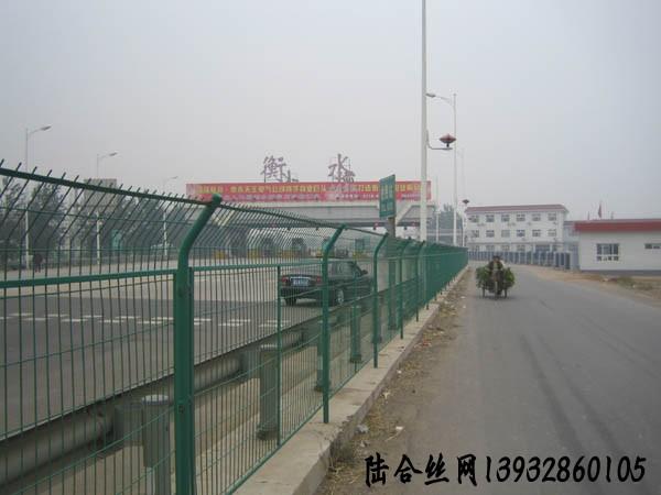 供应陆合双边丝护栏网 陆合公路护栏网 陆合隔离栅