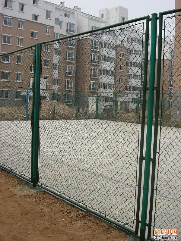 球场围栏网 篮球场围网 网球场隔离网 体育场铁丝网围栏图片