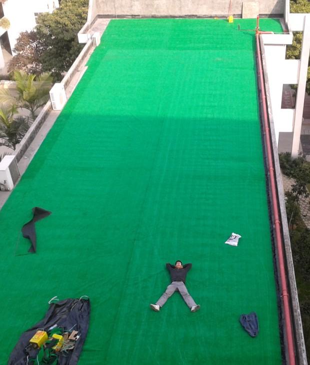 广州人造草/学校楼顶装饰人工草皮/人造草绿化工程