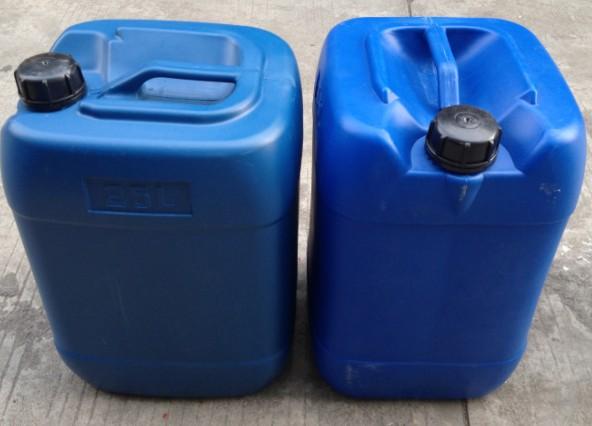 供应25升方扁塑料化工桶，小口塑料桶厂家直销，25公斤清洗剂桶供应，肋焊剂桶批发图片