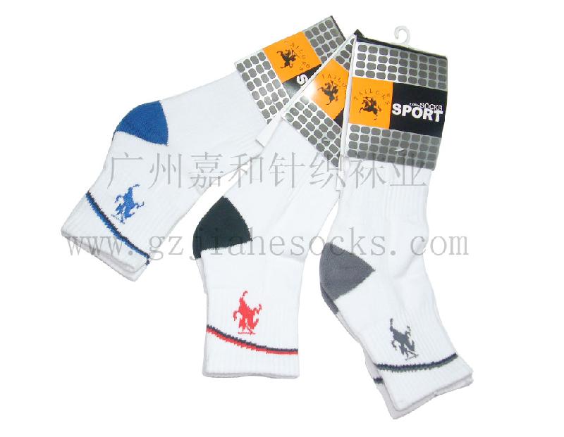 广州市休闲运动袜纯棉运动袜短筒运动袜厂家