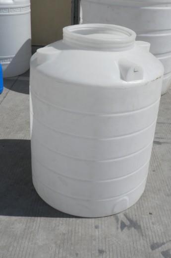 供应2吨塑料桶厂家最新报价