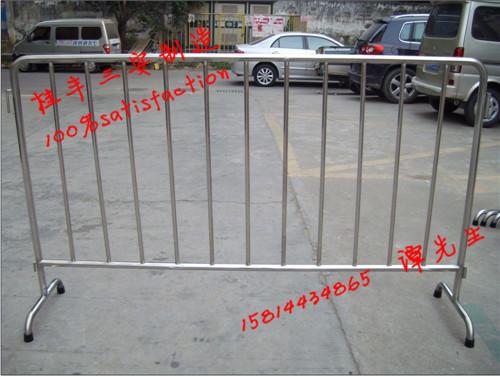 深圳市带广告牌子不锈钢活动护栏厂家供应带广告牌子不锈钢活动护栏