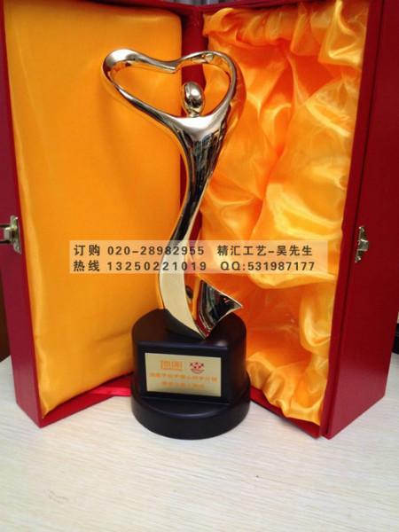 广州市最佳公益人物奖杯厂家供应最佳公益人物奖杯，最佳公益广告创意奖杯