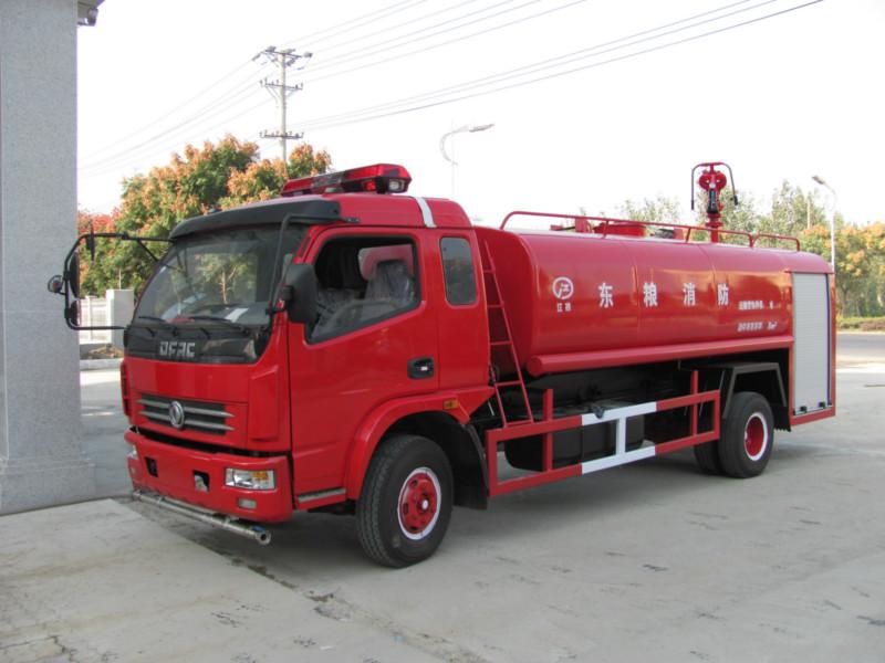 供应东风多利卡消防洒水车、东风多利卡3吨水罐消防车图片