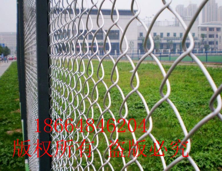 郴州养殖围栏网价格，韶关包胶勾花网、广州场地护栏网图