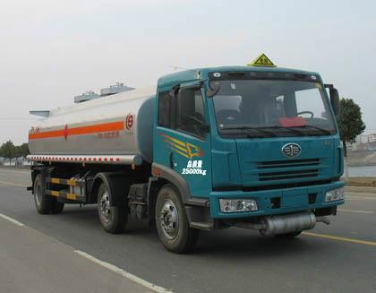 供应新疆塔城地区解放15吨运油车油罐车容量油罐车视频大型油罐车图片
