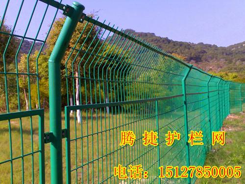 哪有包塑铁丝围栏网厂家2米隔离铁丝围栏网电话养殖用电焊围栏价格图片