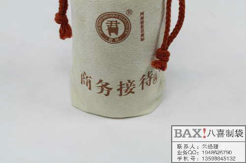 供应郑州绒布商务接待礼品酒袋定做绒布袋白酒袋设计加工图片