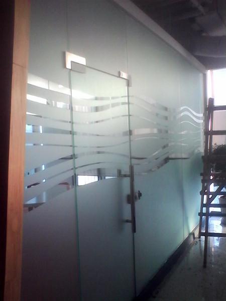 供应北京玻璃磨砂膜办公室玻璃防撞条制作及安装
