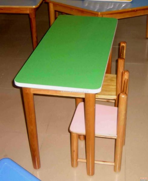 广西幼儿园床桌子椅子凳子口杯架书批发