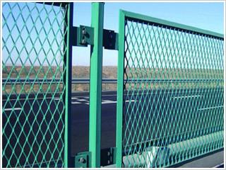 钢板护栏网供应钢板护栏网厂家价格