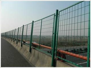 衡水市钢板护栏网厂家供应钢板护栏网厂家价格