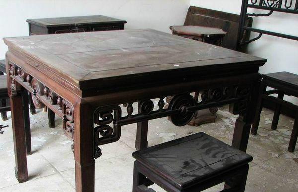 供应徐汇区家庭收藏老红木桌子回收，上海专业收购老红木家具店
