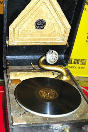 供应上海卢湾民族老唱片回收，卢湾唱片回收中心，卢湾百发回收民族老唱片