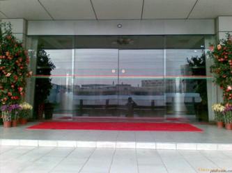 供应北京西城区西单安装玻璃门卷帘门
