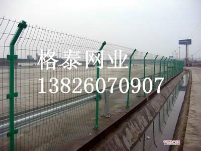 深圳护栏网梅州惠州铁丝网海南铁艺栅栏机场公路铁路护栏网