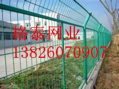 深圳仓库隔离栅，小区围栏网，高速公路护栏网，三角折弯护栏便宜