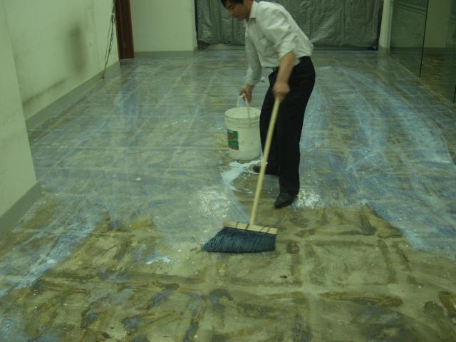 青岛市地板铺设前要用自流平砂浆找平厂家供应地板铺设前要用自流平砂浆找平