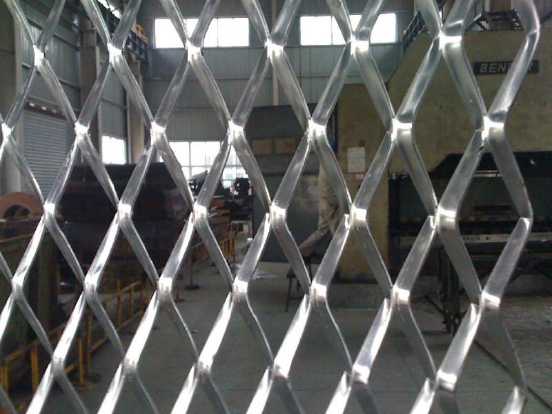 供应钢板菱形网，1-8mm板厚钢板网，金属扩张网，机械设备防护网