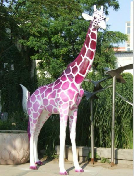 供应玻璃钢动物雕塑生产厂家，玻璃钢动物雕塑生产供应商，长颈鹿雕塑造型