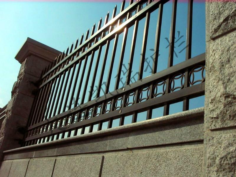 专业加工生产大连锌钢组装式护栏，锌合金栅栏，别墅金属围墙栅栏
