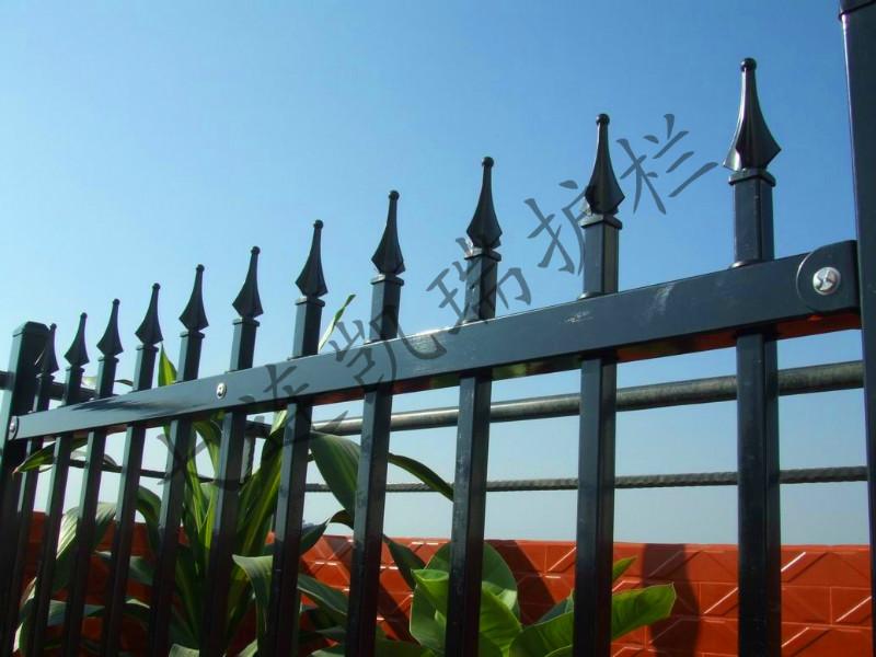 专业定制大连锌钢围墙护栏，房地产及市政建筑护栏