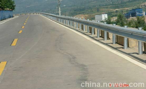 安徽安庆乡村公路防护栏板单价批发一米价图片