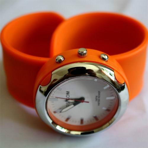 东莞正欣硅胶工厂 专业生产硅胶手表 供应新款硅胶手表