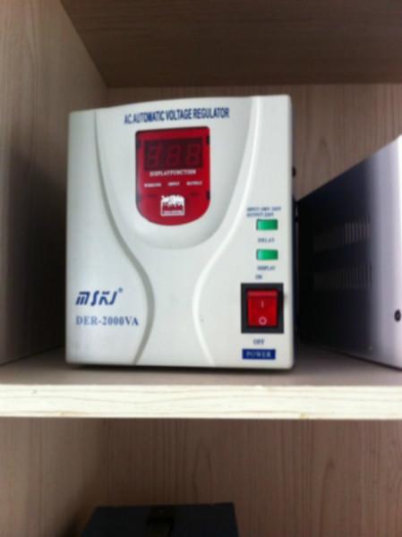 供应DER-2000VA全自动交流家用稳压器价格 