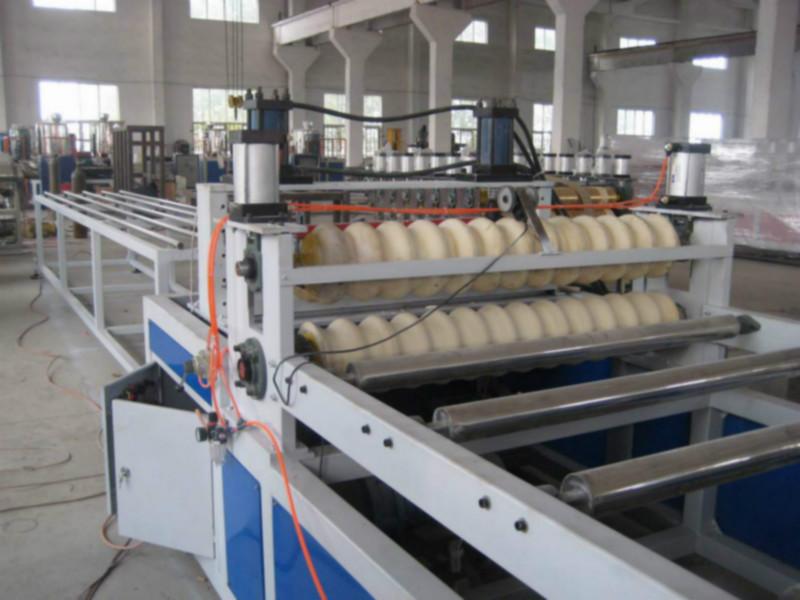青岛市PVC波浪板梯形板挤出生产线厂家供应PVC波浪板梯形板挤出生产线