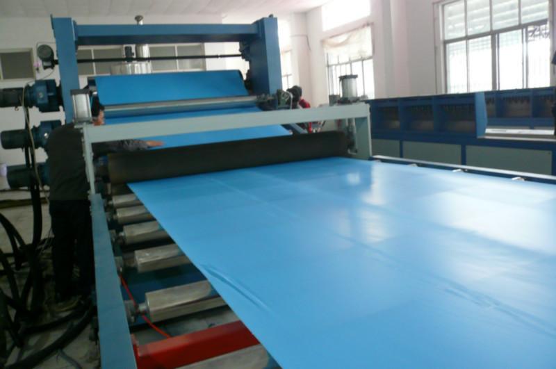 供应山东中塑PVC软硬塑料板片材生产线